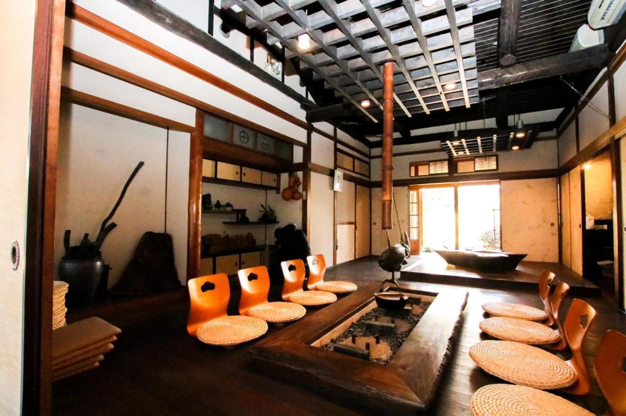 Guesthouse Omoya--全個室--囲炉裏のぬくもりと共にグループの絆を深める古民家宿でゆっくりとした時間を-6名部屋-6名部屋-8名部屋--最大20名-ペット同伴可は一室のみ- Мацуяма Экстерьер фото